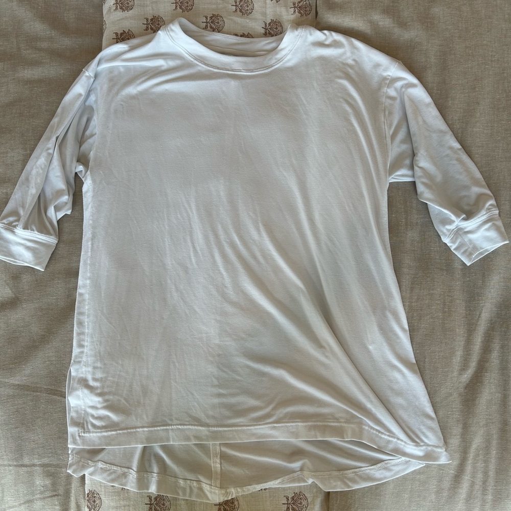 Athleta women’s white tee size small